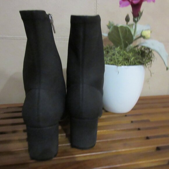 BADGLEY MISCHKA Stretch Knit Black Bootie in GREAT Pre-Owned Condition - Picture 5 of 8